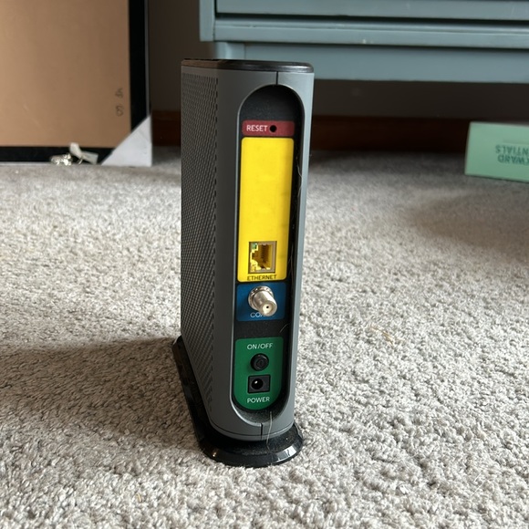 Motorola DOCSIS 3.1 Cable Modem Model: MB8600 includes power cable - Picture 3 of 3